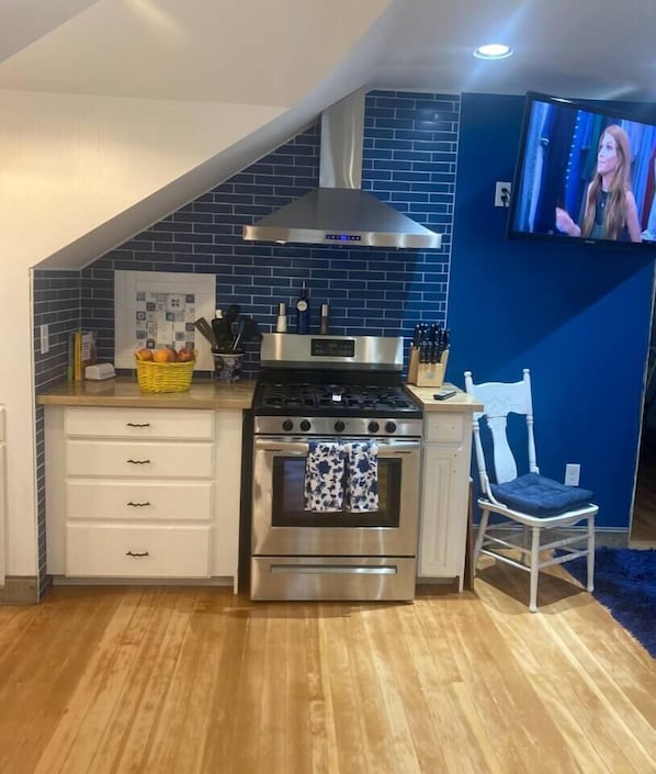 Microwave, oven, stovetop, dishwasher