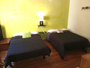 1 bedroom, desk, iron/ironing board, WiFi - Familiar Room with Bathroom & window 1-5p (ROMA) (Mexico City)