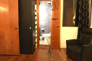 Interior - Familiar Room with Bathroom & window 1-5p (ROMA) (Mexico City)