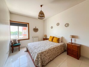 1 habitación, tabla de planchar con plancha, internet y ropa de cama 