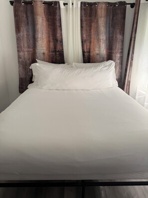1 habitación, tabla de planchar con plancha, wifi gratis y ropa de cama 