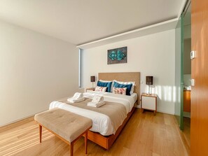 Iron/ironing board, internet, bed sheets