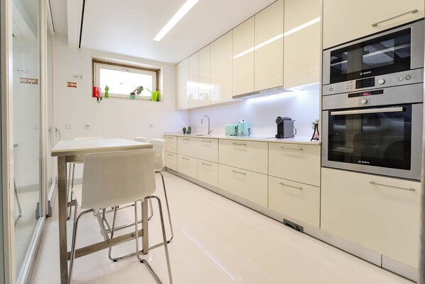 Fridge, microwave, oven, stovetop