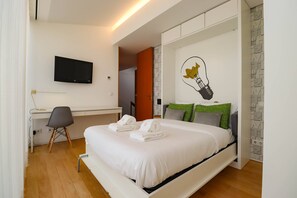 3 bedrooms, iron/ironing board, Internet, bed sheets