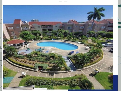 
Breathtaking beach view apartment!  6 min. walk to shopping, restaurants, banks