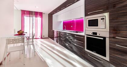 Pink Apartment - Spacious Apartment with Pool