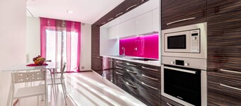 Pink Apartment - Spacious Apartment with Pool