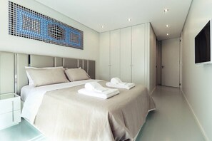 2 bedrooms, iron/ironing board, Internet, bed sheets