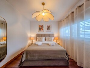1 bedroom, bed sheets