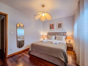 1 bedroom, bed sheets