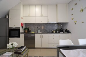 Microwave, oven, stovetop, coffee/tea maker