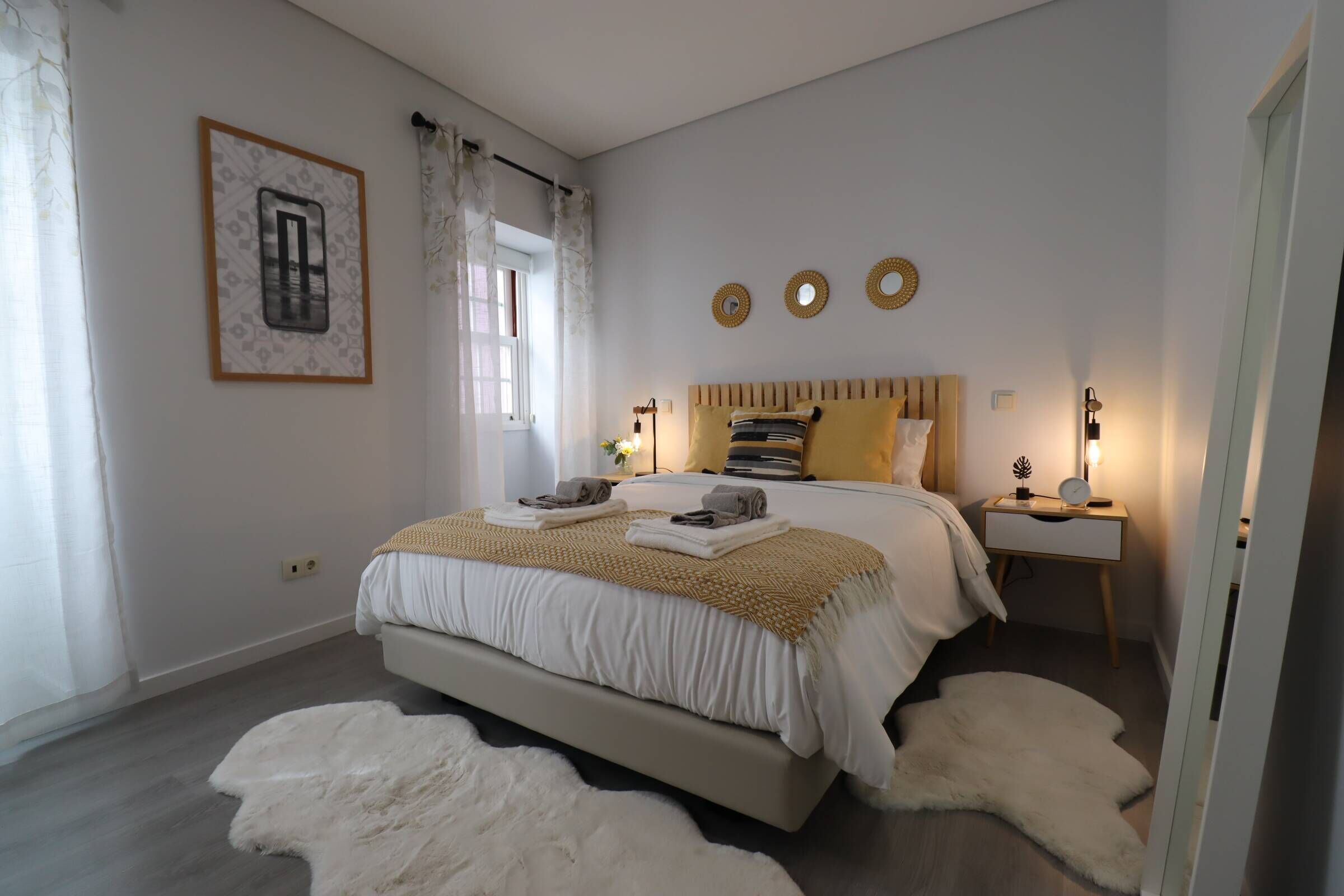 2 bedrooms, iron/ironing board, internet, bed sheets