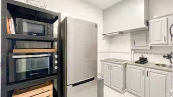 Refrigerador, microondas, horno y parrilla de estufa