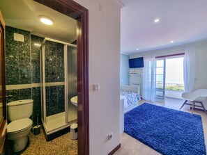 2 dormitorios, tabla de planchar con plancha, Internet y ropa de cama