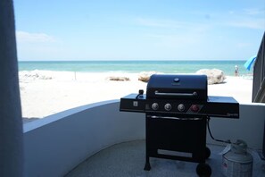 På stranden