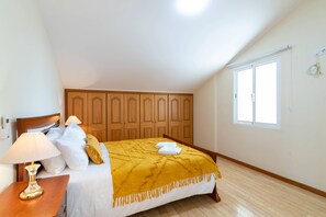 Iron/ironing board, internet, bed sheets