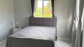 2 bedrooms, iron/ironing board, bed sheets