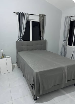 2 bedrooms, iron/ironing board, bed sheets