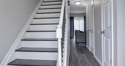 Cozy & Charming 2-bedroom, 2 bath in Central location near Cincinnati