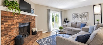 Cozy & Charming 2-bedroom, 2 bath in Central location near Cincinnati