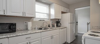 Cozy & Charming 2-bedroom, 2 bath in Central location near Cincinnati