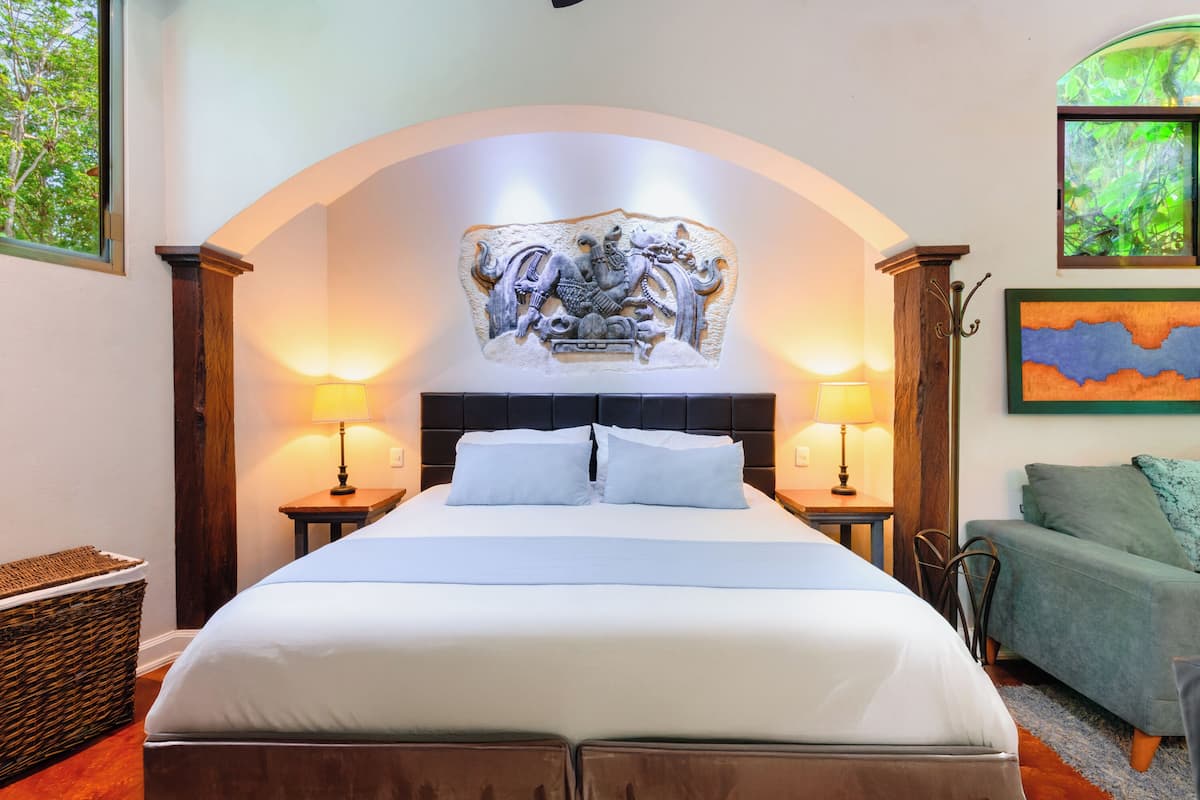 Deluxe studio suite, 1 kingsize bed, en-suite badkamer, uitzicht op tuin | Luxe beddengoed, donzen dekbedden, een minibar, verduisterende gordijnen