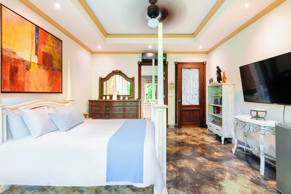 Deluxe kamer, 1 queensize bed, en-suite badkamer, uitzicht op tuin | Luxe beddengoed, donzen dekbedden, een minibar, verduisterende gordijnen