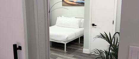 Fer et planche à repasser, Wi-Fi gratuit, draps fournis