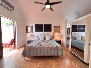 5 bedrooms, iron/ironing board, Internet, bed sheets