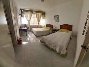 Classic Room | Desk, free WiFi