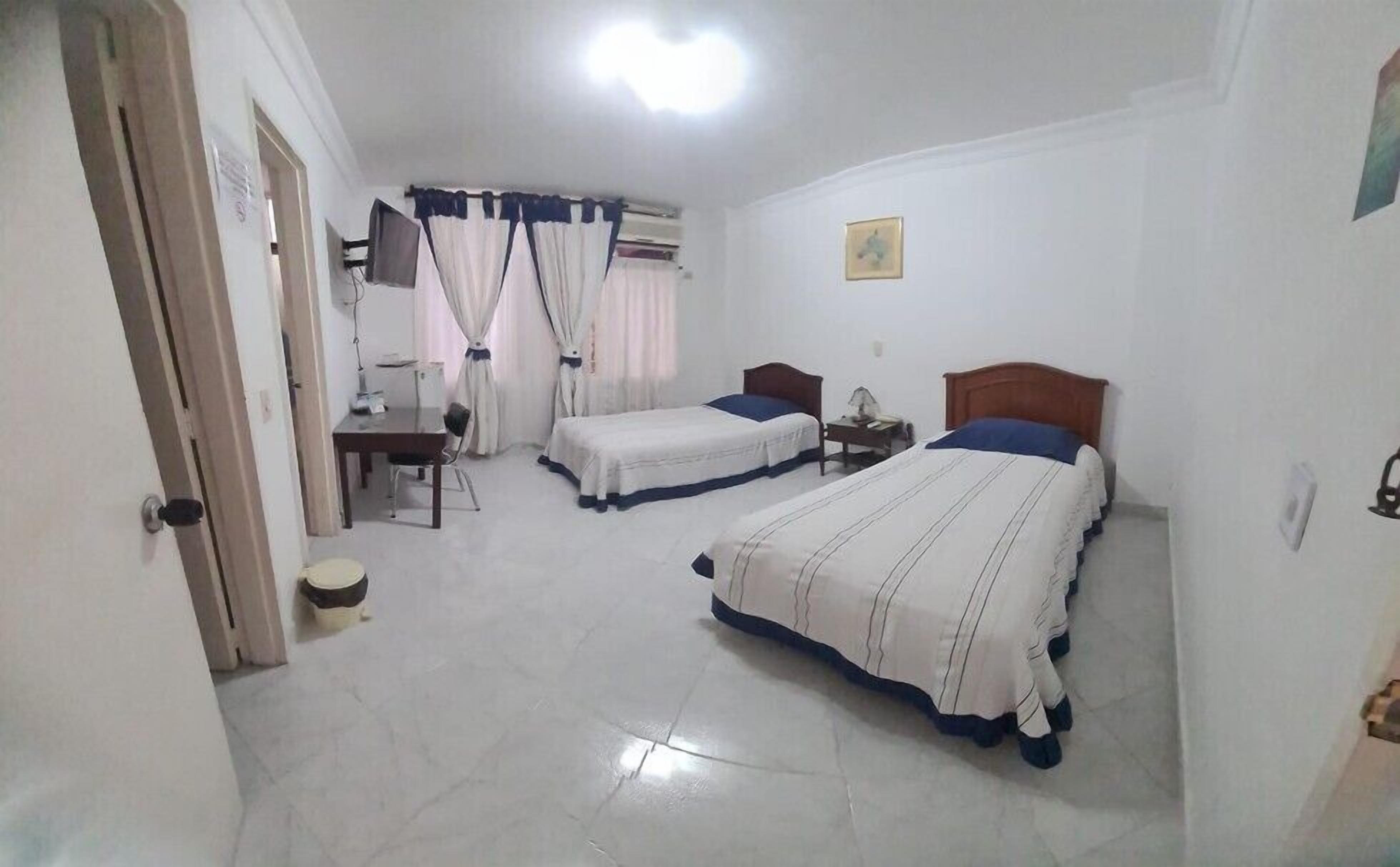 Classic Room | Desk, free WiFi