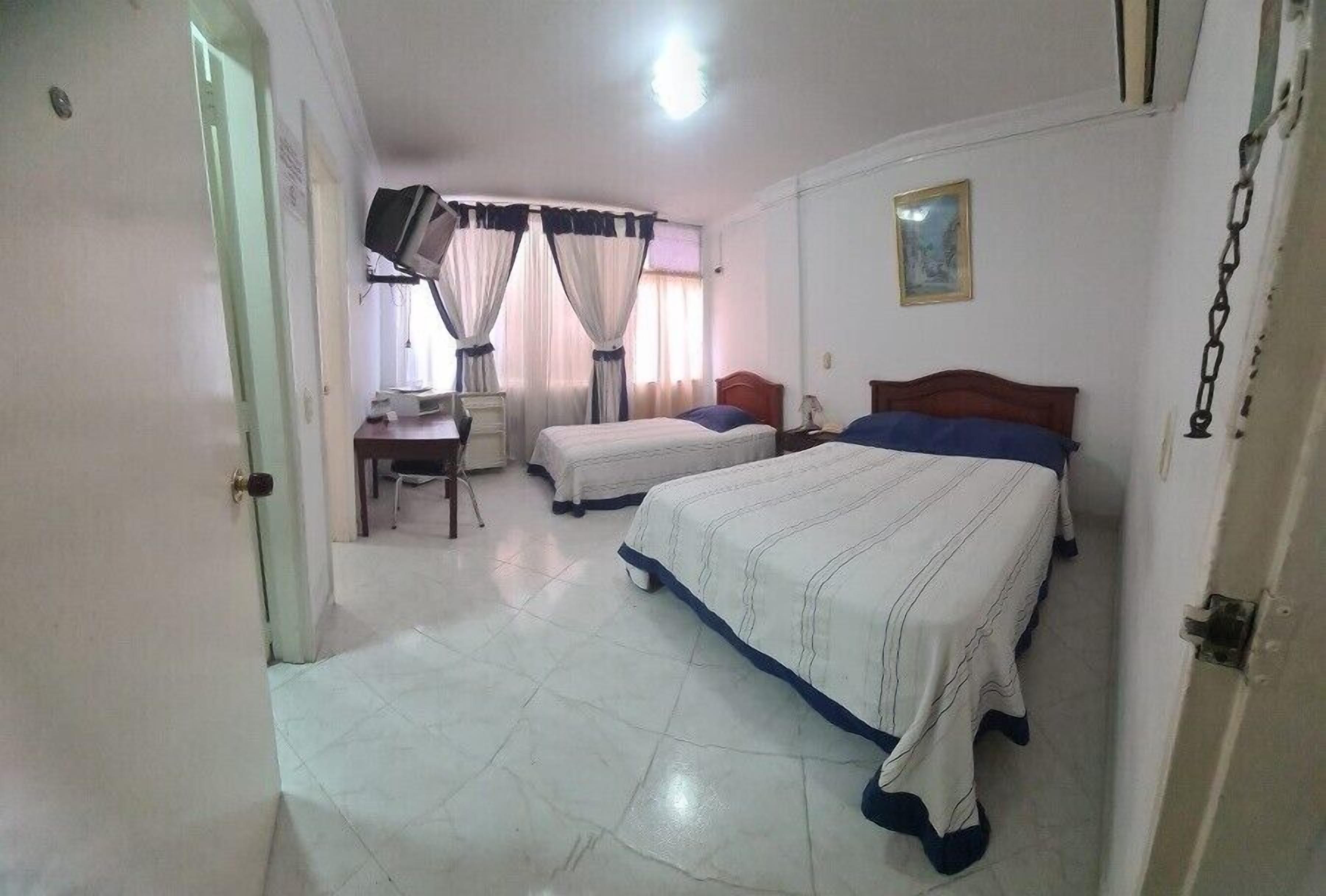 Classic Room | Desk, free WiFi