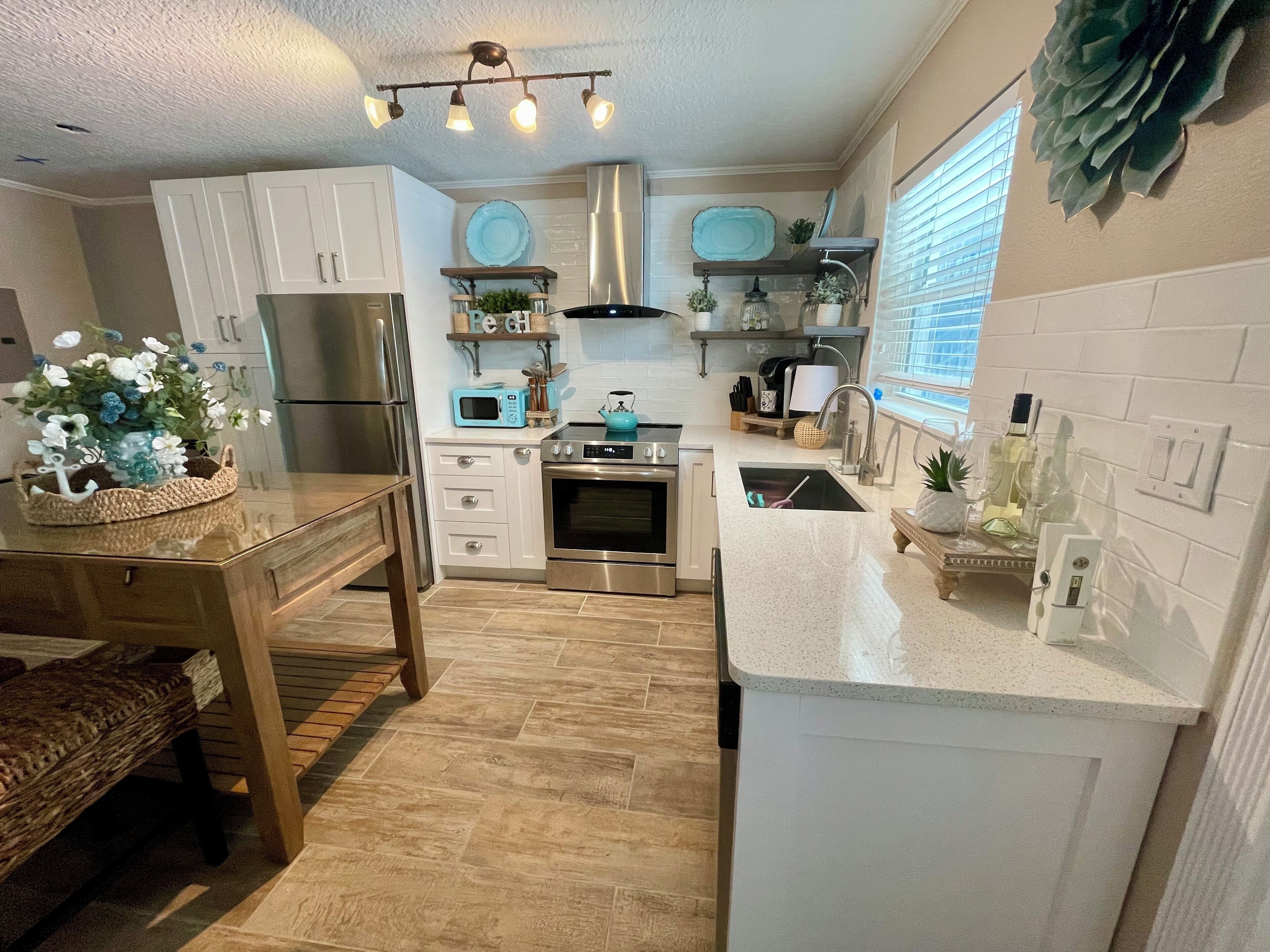 Refrigerador, microondas, horno y parrilla de estufa 