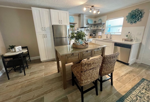 冷蔵庫、電子レンジ、オーブン、コ�ンロ