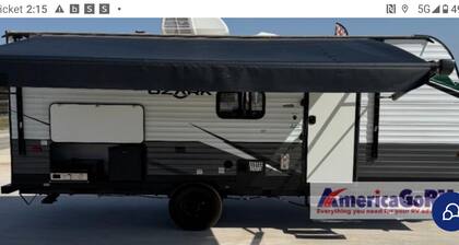 New 2-bed RV with in minutes to everything Bandera with AC.