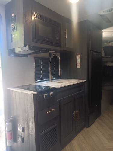New 2-bed RV with in minutes to everything Bandera with AC.