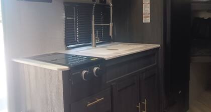 New 2-bed RV with in minutes to everything Bandera with AC.