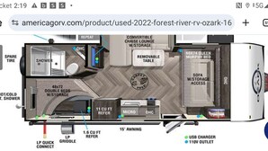 Un remolque RV Forest River Ozark 16 de 2022 con sofá convertible, camas dobles de 122x183 cm, cama Murphy tamaño queen de 183x213 cm, toldo de 4.6 metros y un compartimento para dos baterías grupo 34.