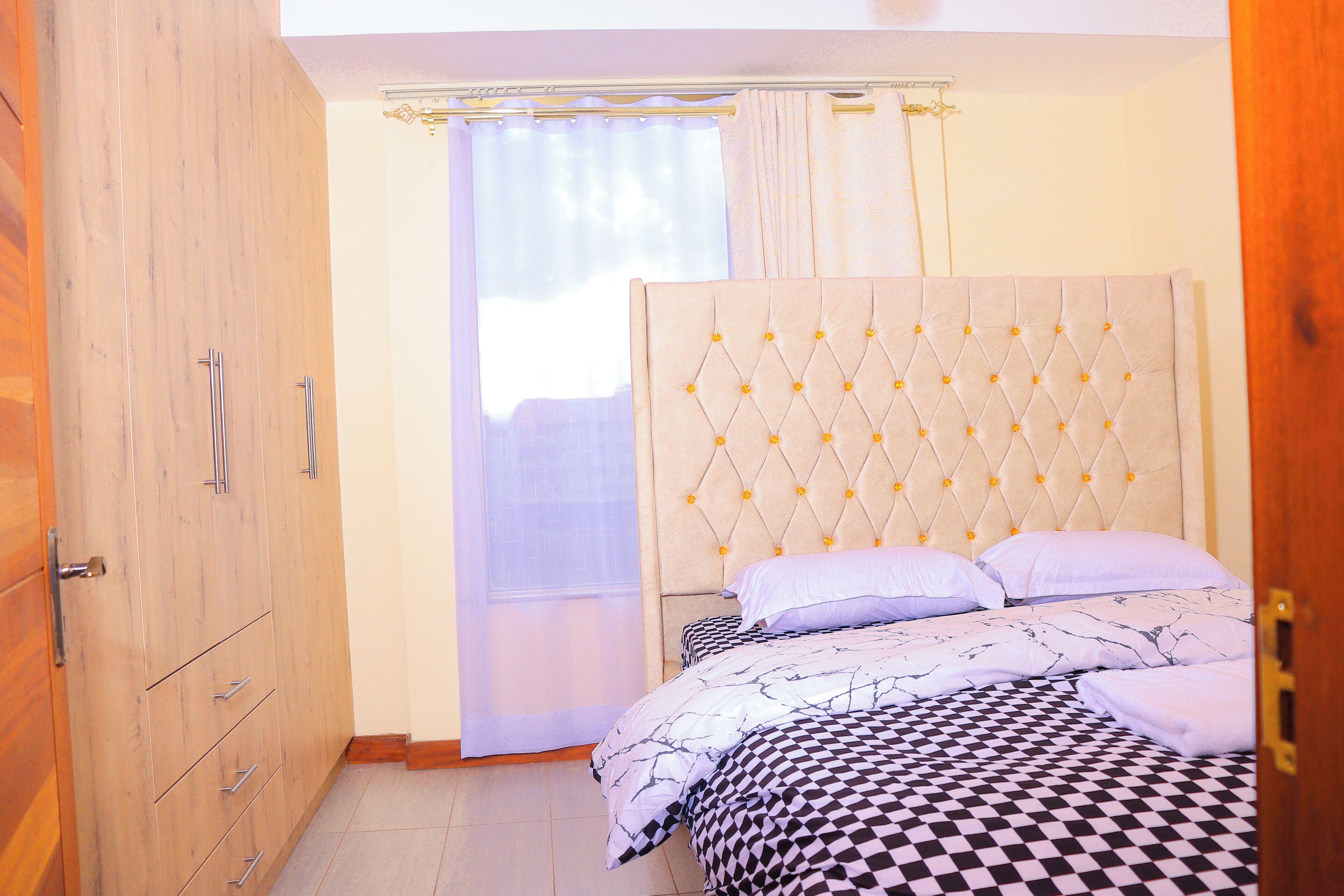 3 bedrooms, iron/ironing board, internet, bed sheets