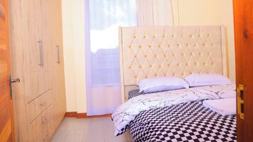 3 bedrooms, iron/ironing board, internet, bed sheets