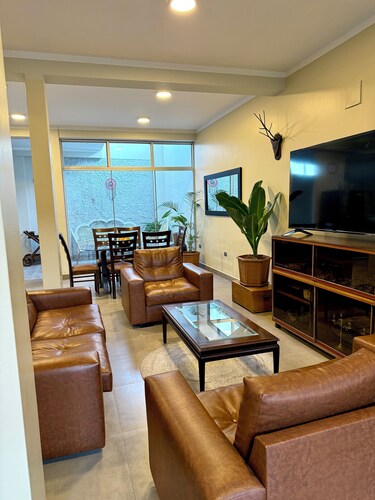 Beautiful house in the BUGANVILLAS 5 minutes from the airport and the central square.