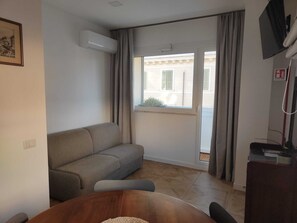 TV - Super comfortable apartment for couples or families, St. John. (Roma)