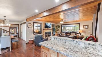Smart TV, fireplace