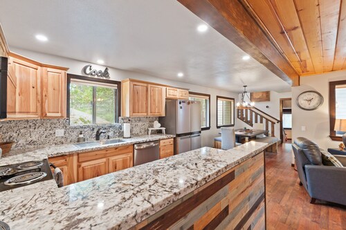 Charming 4-Bedroom Cabin Retreat in Shaver Lake