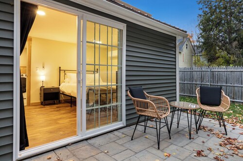 The Cozy Home- New, Comfortable, Centrally located