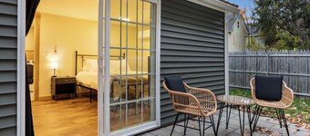 The Cozy Home- New, Comfortable, Centrally located