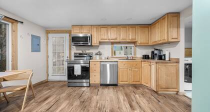 The Cozy Home- New, Comfortable, Centrally located