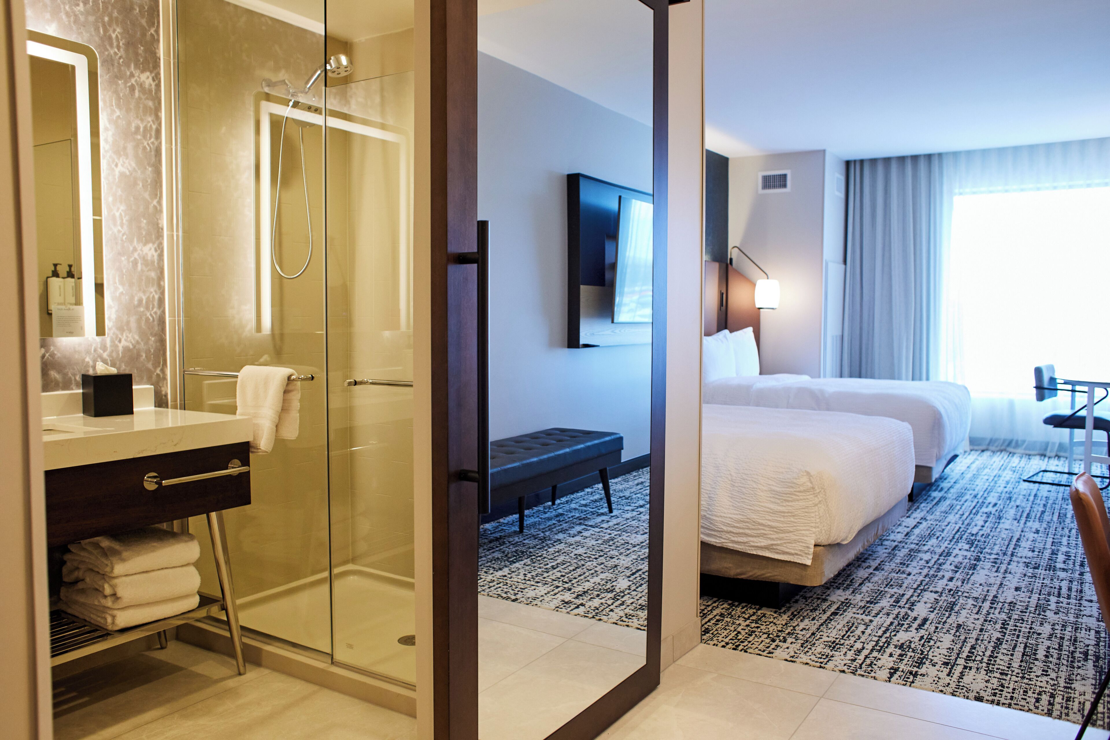 Quarto, 2 camas Queen, acessível (Hearing)