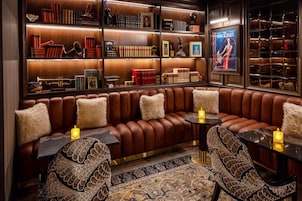 2 bars/lounges, lobby lounge, cocktail bar