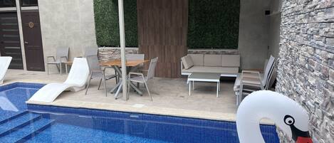 Outdoor pool, a heated pool